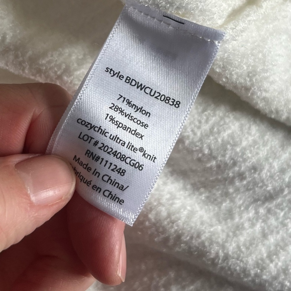 Reformation Barefoot Dreams Robe - Picture 6 of 6